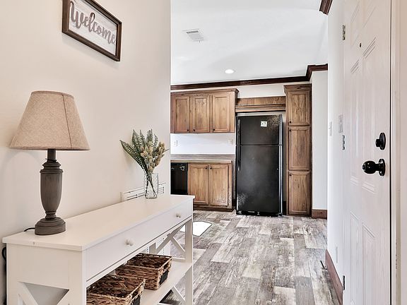 4th image of 137 Chateau Cir #137