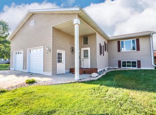 914 13th Ave SW, Aberdeen, SD 57401