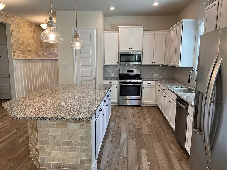 10215 High Noon Dr — Photo 11