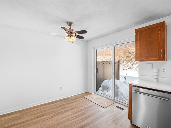 4th image of 403 Farrwood Dr Unit 403
