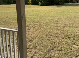 135 Edgehill Dr, Azle, TX 76020