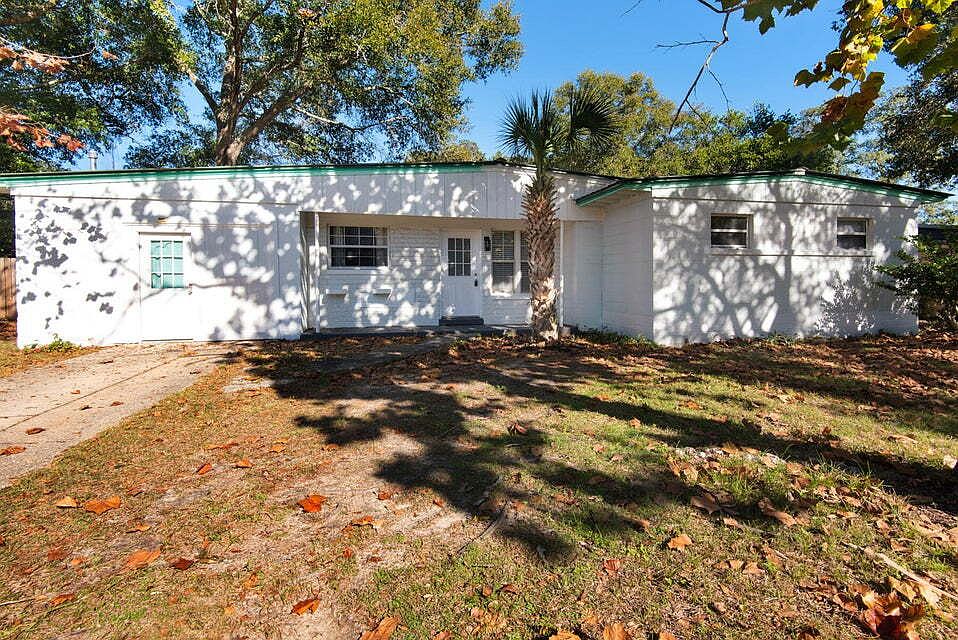 1st image of 213 Hawthorne Cir