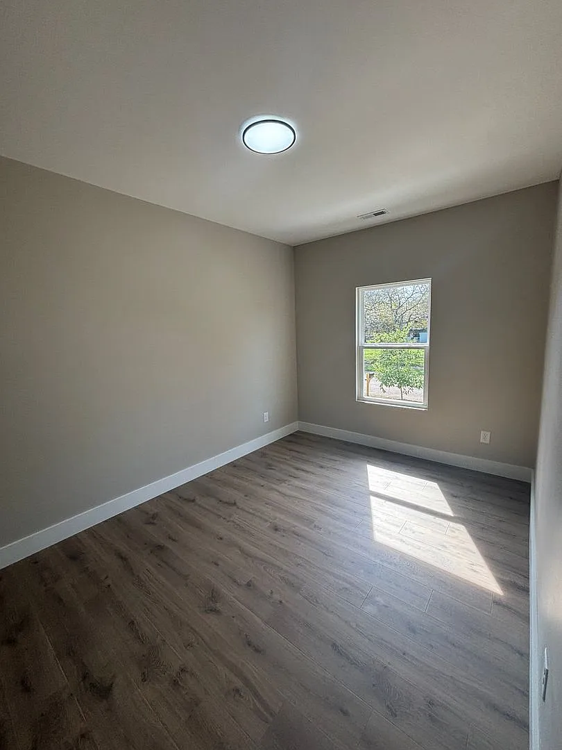3131 & 3133 Linden Ave — Photo 3