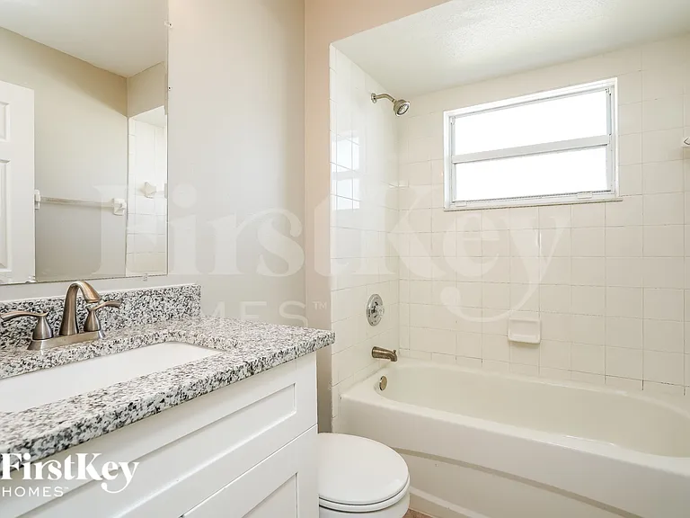 1828 SW 3rd Pl — Photo 16