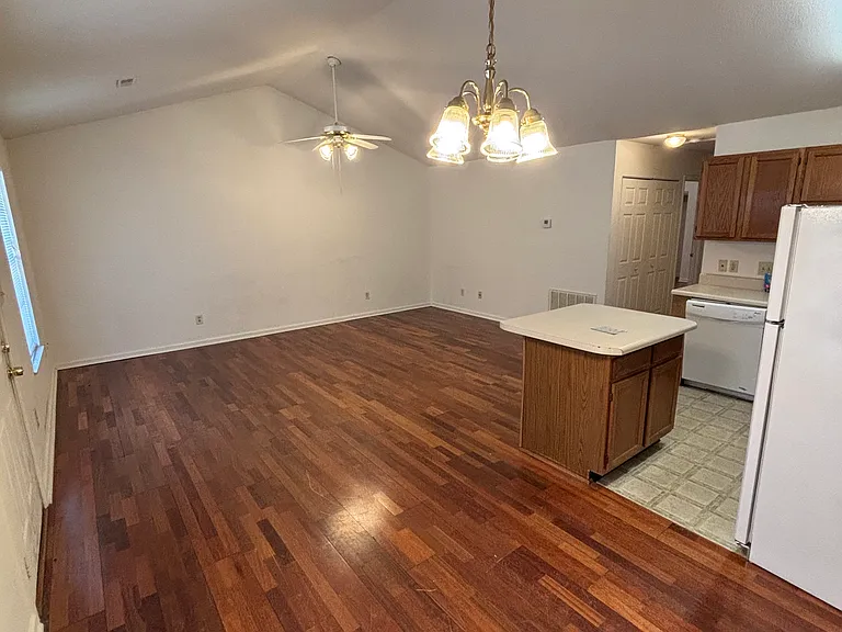 1726 Lone Tree Way — Photo 3