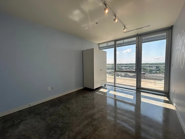 221 E College St #1207 — Photo 15