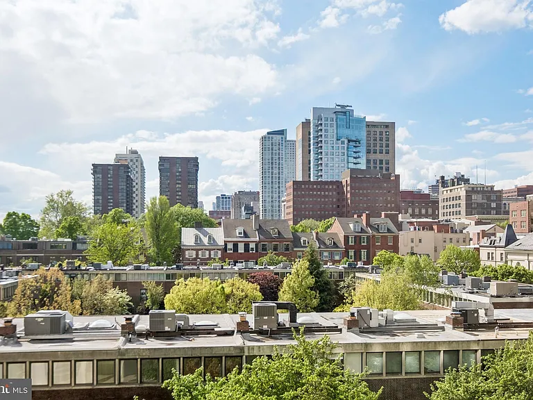 210 Locust St #4EW — Photo 4