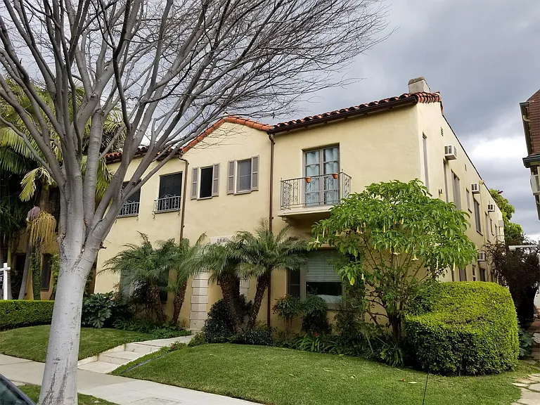 264 S Reeves Dr — Photo 13