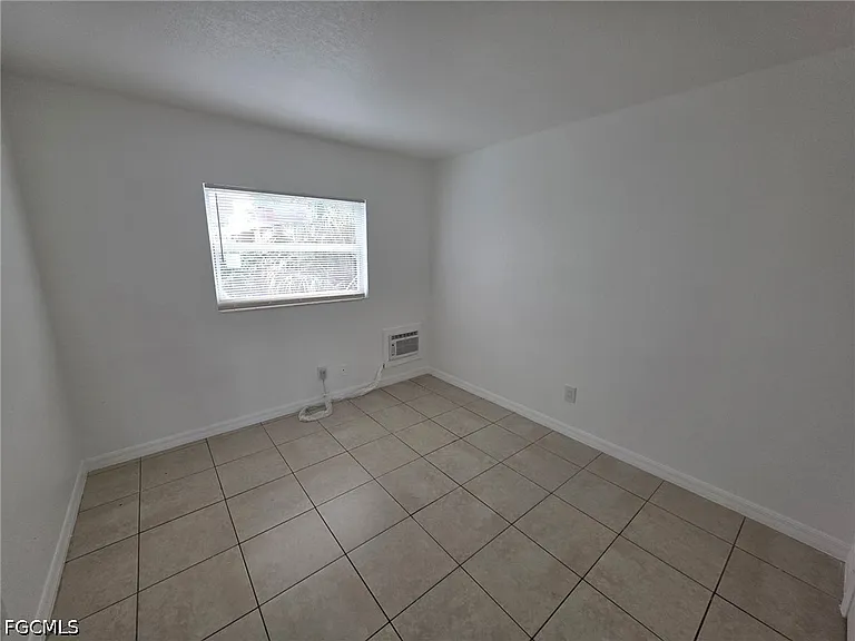 2452 Stella St #105 — Photo 1