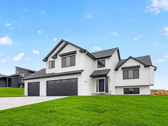2nd image of 3463 Stonehedge Dr NE