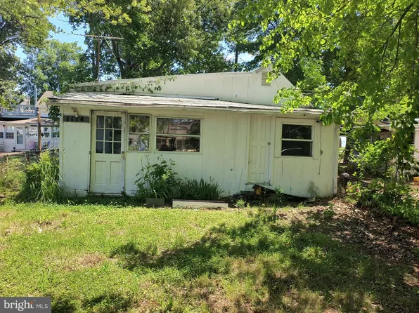 1114 Lossing Ave, Colonial Beach, VA 22443
