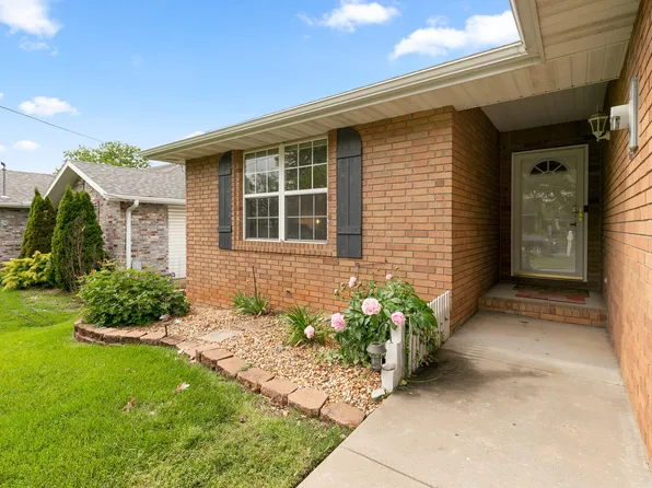 1587 E Redrex Street, Springfield, MO 65804