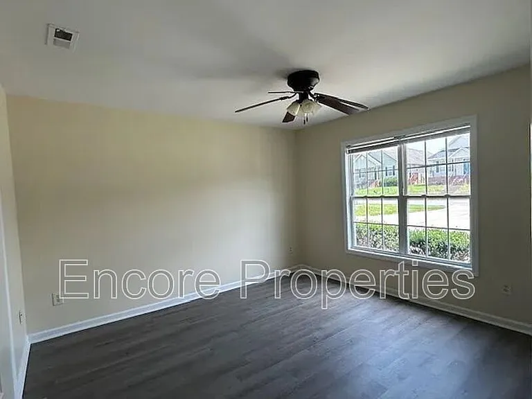 444 Anna St — Photo 5