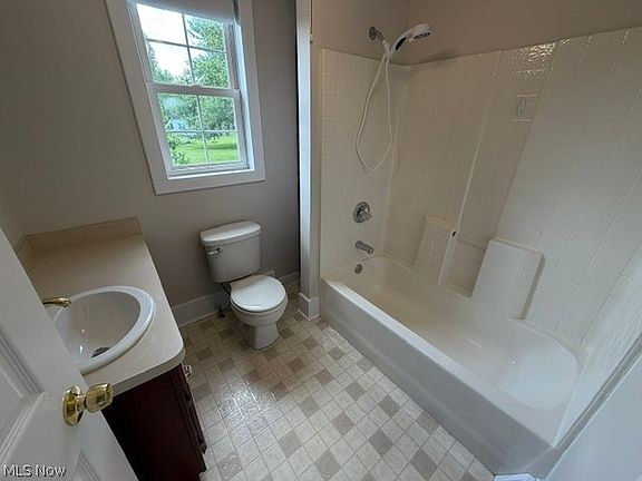 5th image of 413 W Main St