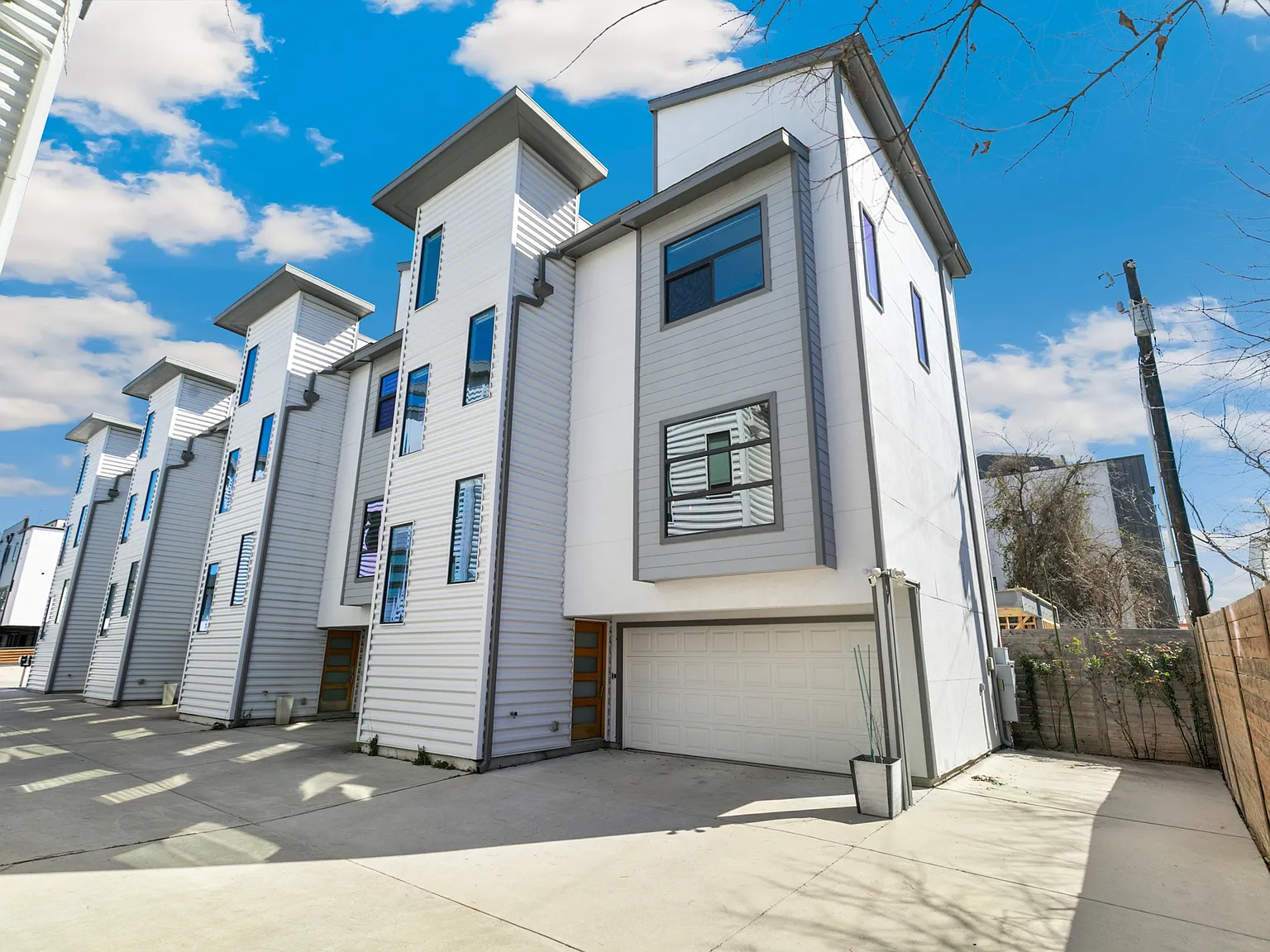 2 bed, 2.5 bath, 1856 sqft, $3,800 — Photo 2