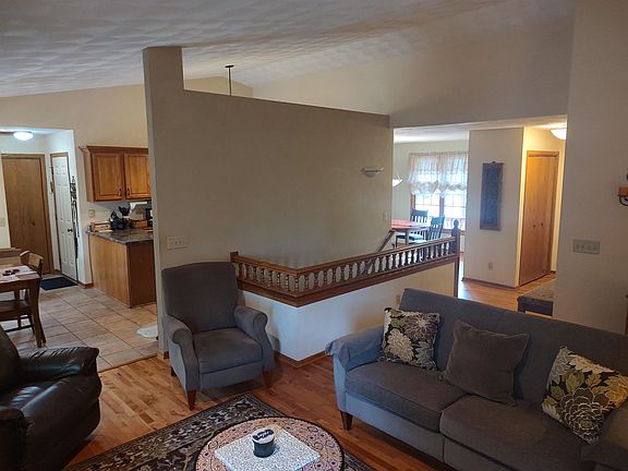 3rd image of 9189 Longfellow Ln