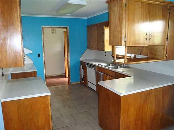 4th image of 1702 W Avenue C