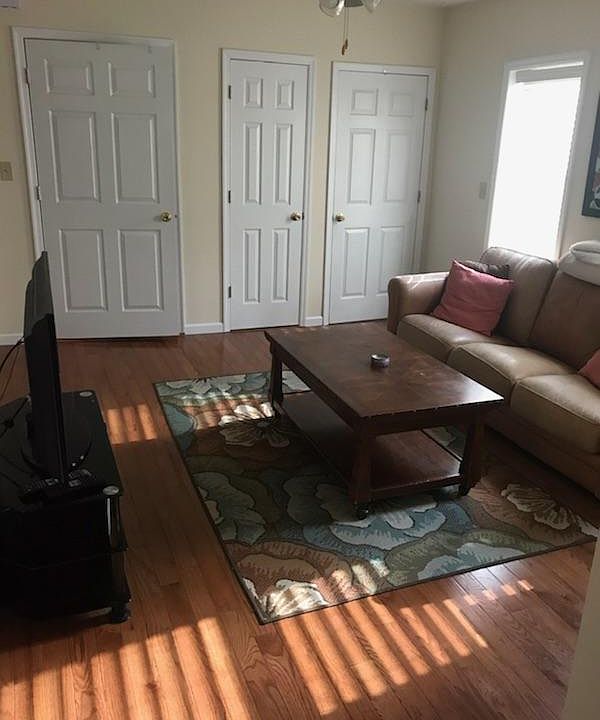 2nd image of 1215 Clay Ave
