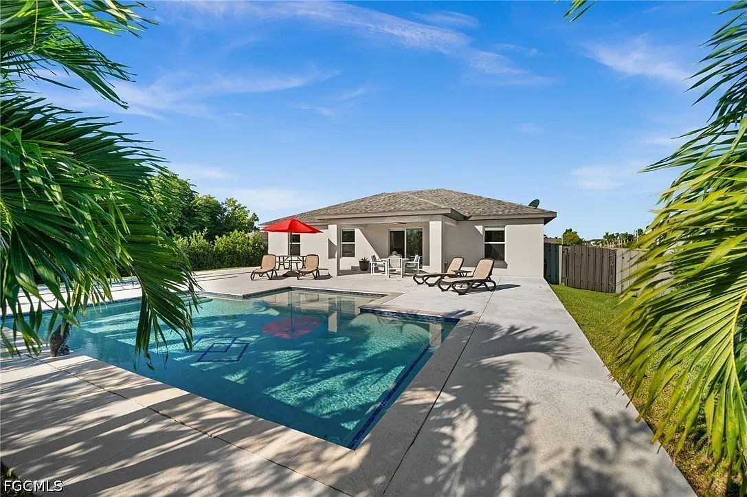 3 bed, 2.0 bath, 1469 sqft, $3,600 — Photo 3
