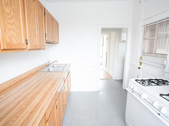 4th image of 5044 S Woodlawn Ave #2