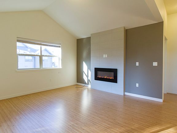 5th image of 13925 SW Meridian St Unit 402