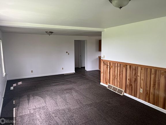 4th image of 2275 Osburn Ave