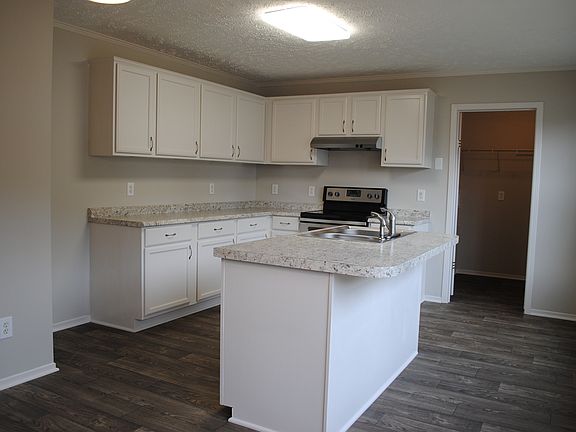 5th image of 514 Sylvia St