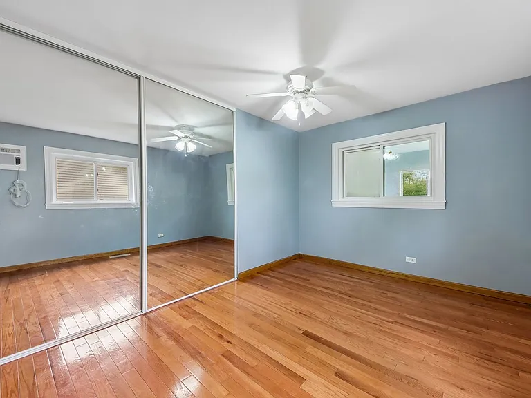 670 Lakeview Ln — Photo 32