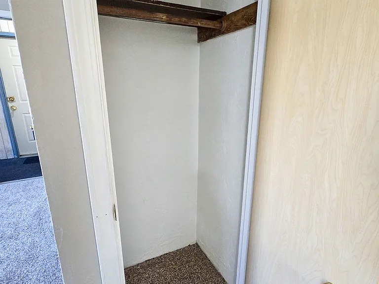 Apartment in West Salem near banks, shopping areas, bus lines, and downtown! ~ Colonial — Photo 93