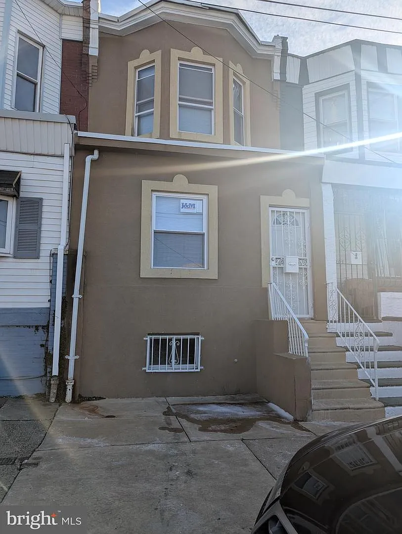 3209 N American St photo 1
