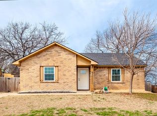 720 Sandstone Dr, Fort Worth, TX 76120