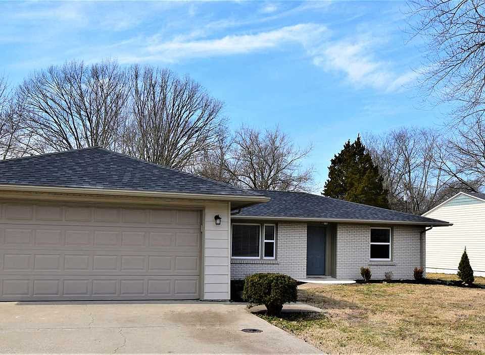 1st image of 2910 Carlton Ln