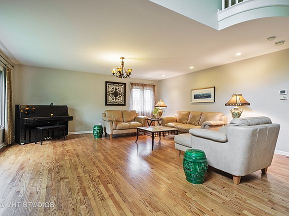 4th image of 2510 Wilmette Ave