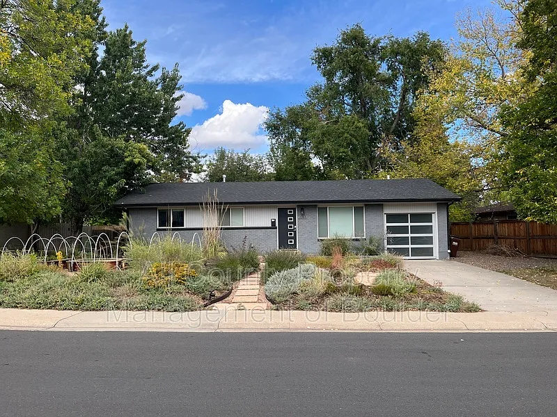 3 bed, 2.0 bath, 2080 sqft, $4,200 — Photo 2
