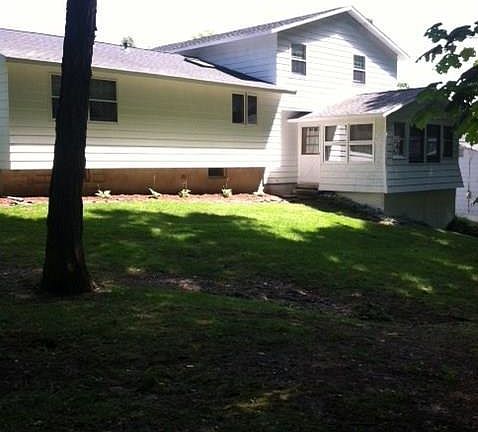 4th image of 221 Emann Dr