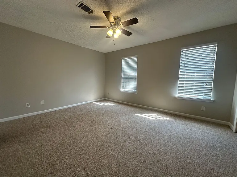 2448 Riverlook Dr — Photo 6