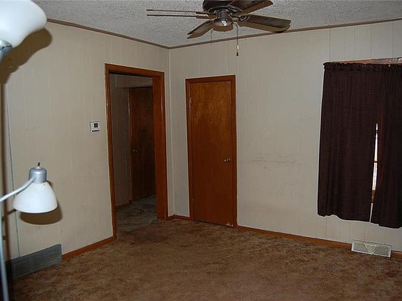 5th image of 63 Logan Ave