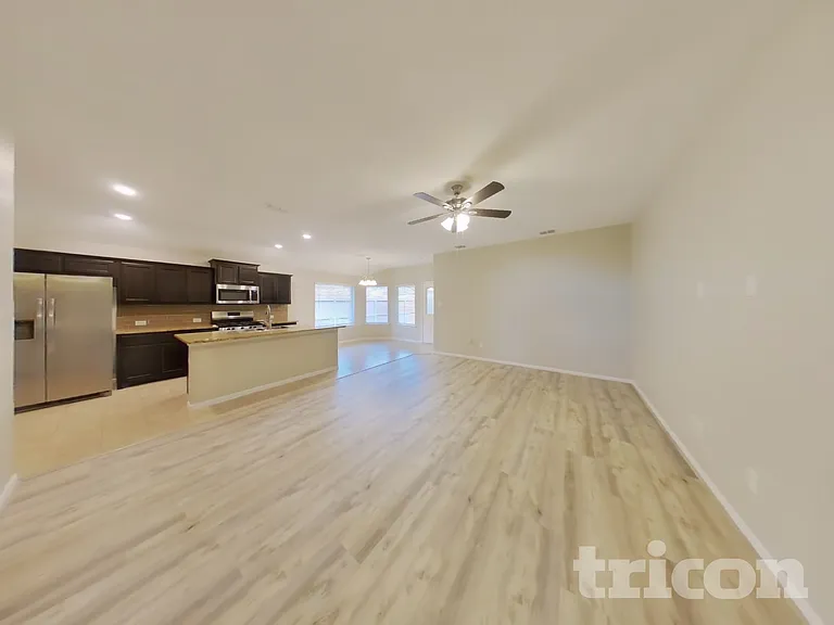 10020 Poinsett Way — Photo 2