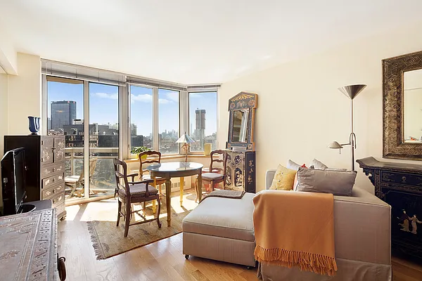 Sold by Fischer Group Realty, LLC | media 10