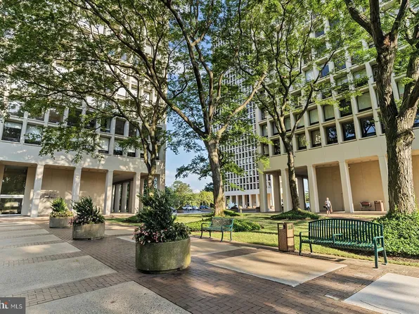 220 Locust St #18CS, Philadelphia, PA 19106