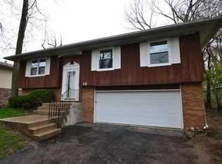 1312 Monroe St, Lake In The Hills, IL 60156