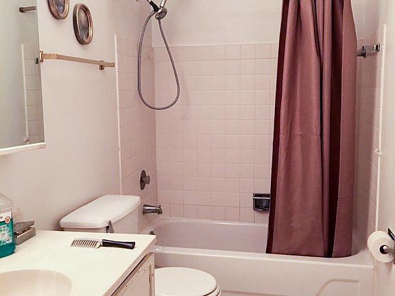 3rd image of 706 Tipperary Ct APT 1A