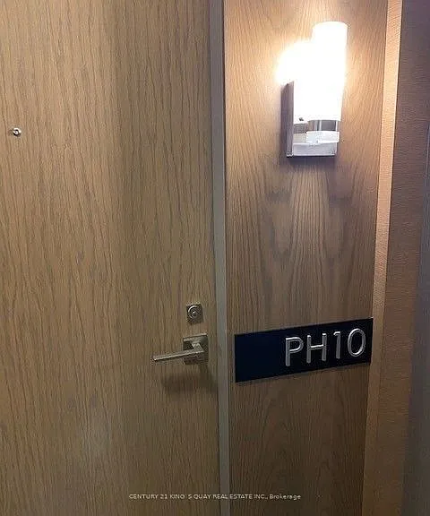 28 Uptown Dr #Penthouse 10 — Photo 3