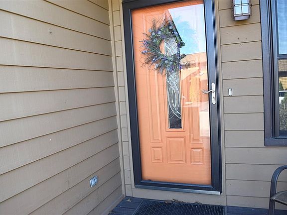 5th image of 132 Theresa Blvd
