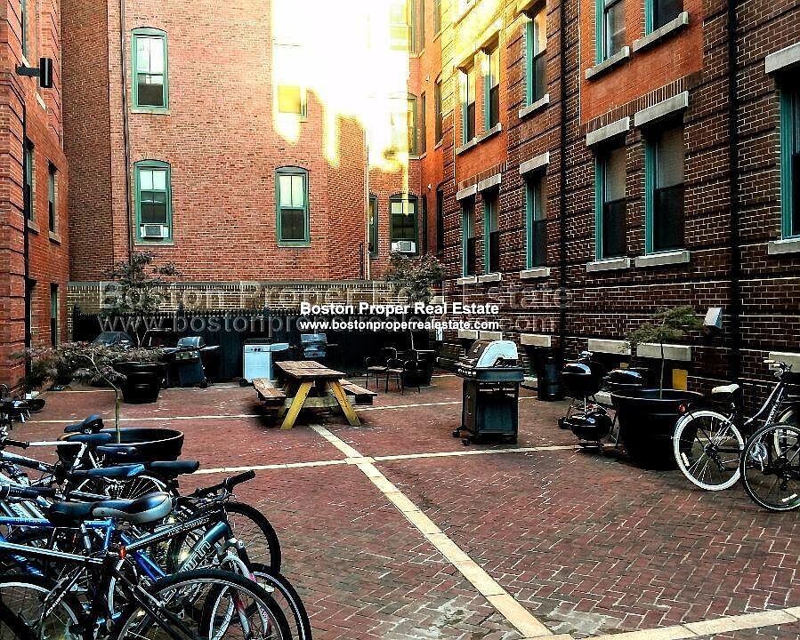 2nd image of 1661 Washington St #207V