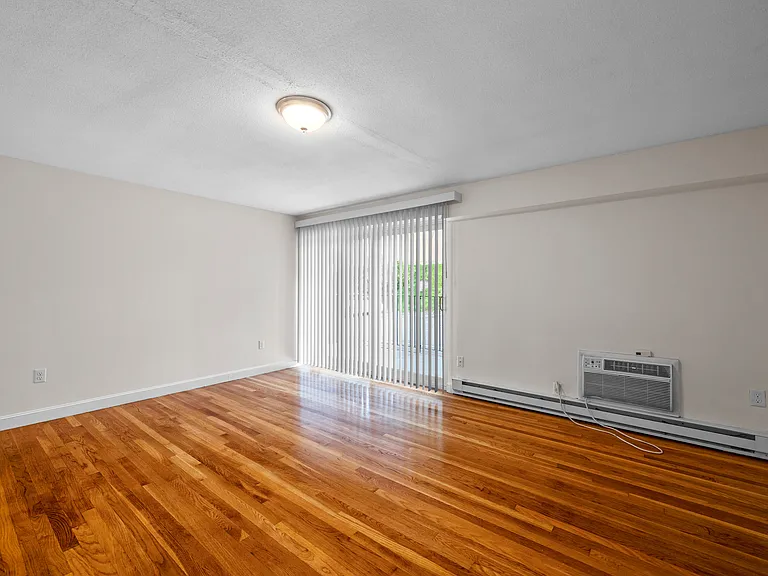 333 Main Street — Photo 7