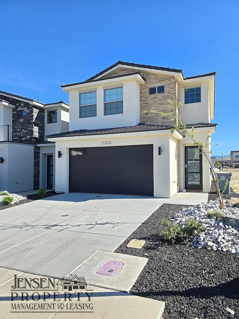 Building Photo - 2302 E Malitsoh Way