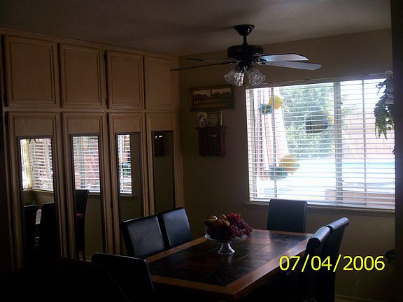 EAT IN KITCHEN