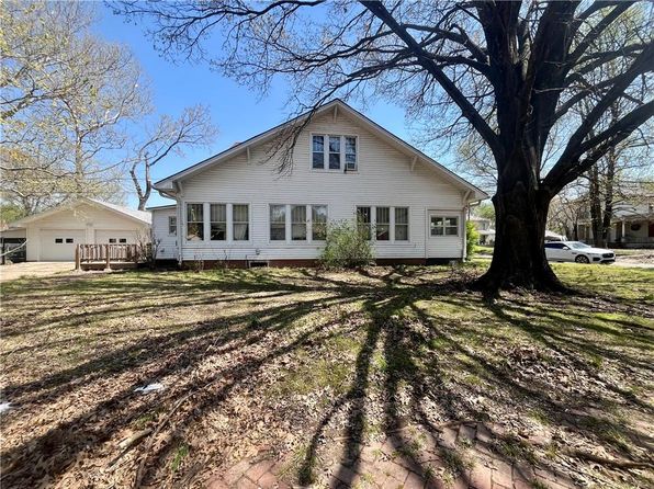 602 E 4th St, Cherryvale, KS 67335