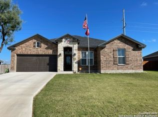 15 Hope Pl, Uvalde, TX 78801